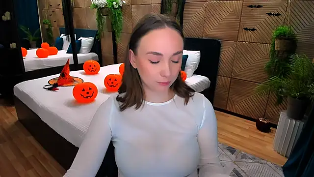 Snapshot of TrueReincarnation chatting on 11/02/25, 10:17 TrueReincarnation online show from 11/02/25, 10:17