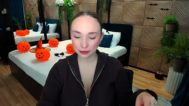 Snapshot of TrueReincarnation chatting on 11/04/25, 10:47 TrueReincarnation online show from 11/04/25, 10:47