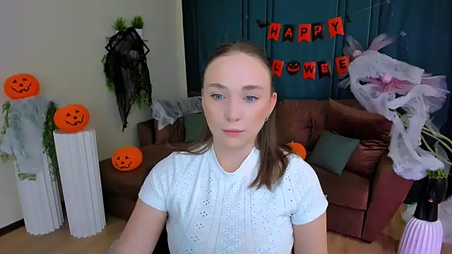 Snapshot of TrueReincarnation chatting on 11/05/25, 10:15 TrueReincarnation online show from 11/05/25, 10:15