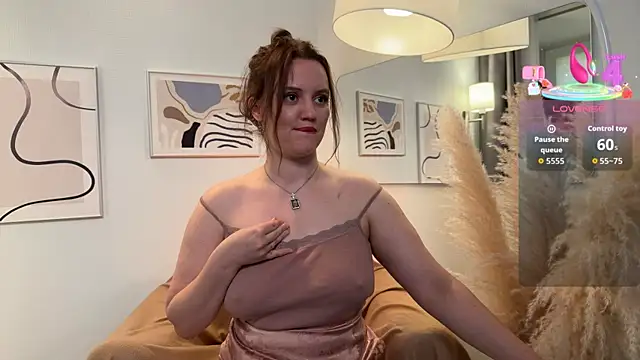 Lella Ryann  online show from 10/18/25, 01:45