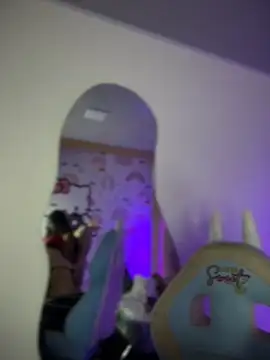 Annie LS online show from 10/01/25, 08:04