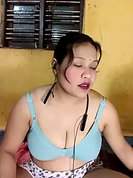 Snapshot of Radhikadavi879 chatting on 01/20/25, 04:23 Radhikadavi879 online show from 01/20/25, 04:23