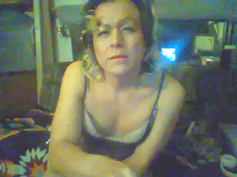 Snapshot of HoneyBdaQueen chatting on 03/01/25, 01:51 HoneyBdaQueen online show from 03/01/25, 01:51