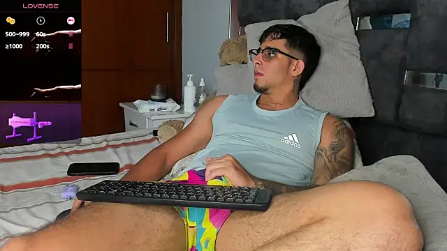 Snapshot of iamcamiloo_ chatting on 09/18/25, 05:31 iamcamiloo online show from 09/18/25, 05:31