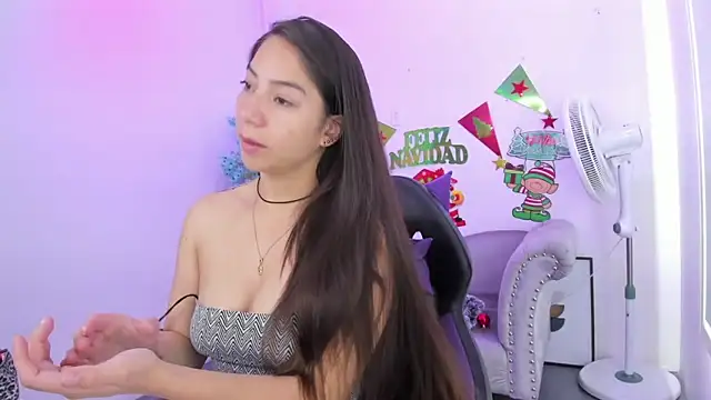 Snapshot of Ema_louis_ chatting on 12/16/24, 12:38 Ema louis online show from 12/16/24, 12:38