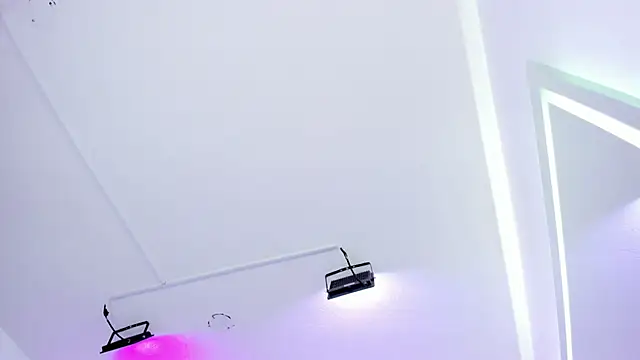 Snapshot of Ema_louis_ chatting on 12/19/24, 06:12 Ema louis online show from 12/19/24, 06:12