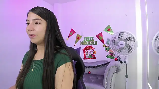 Snapshot of Ema_louis_ chatting on 12/23/24, 11:57 Ema louis online show from 12/23/24, 11:57