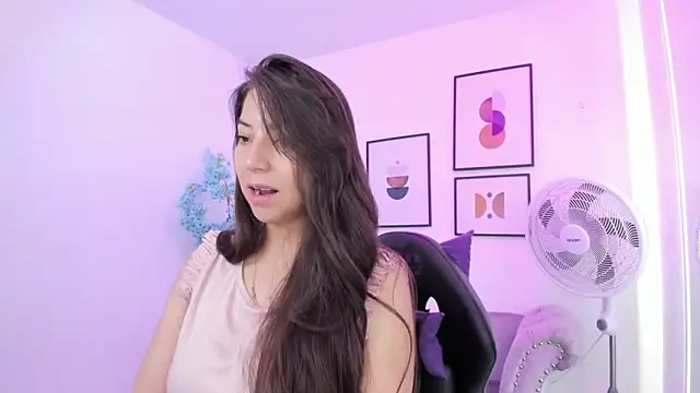 Snapshot of Ema_louis_ chatting on 01/17/25, 12:31 Ema louis online show from 01/17/25, 12:31