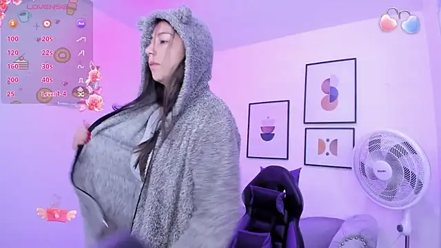 Snapshot of Ema_louis_ chatting on 01/30/25, 12:27 Ema louis online show from 01/30/25, 12:27