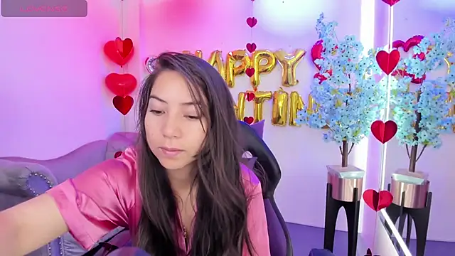 Snapshot of Ema_louis_ chatting on 02/14/25, 12:14 Ema louis online show from 02/14/25, 12:14