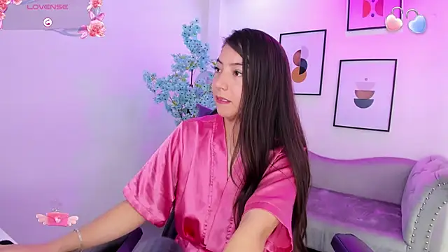 Snapshot of Ema_louis_ chatting on 02/20/25, 03:41 Ema louis online show from 02/20/25, 03:41