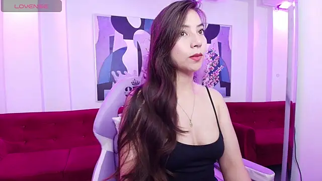 Snapshot of Ema_louis_ chatting on 02/27/25, 12:45 Ema louis online show from 02/27/25, 12:45