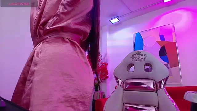 Snapshot of Ema_louis_ chatting on 10/19/25, 12:39 Ema louis online show from 10/19/25, 12:39