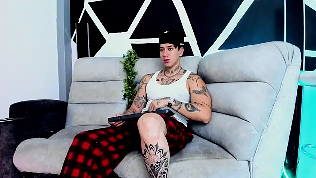 JUSTIN FULLER1 online show from 10/10/25, 03:33