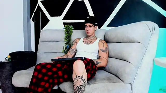 JUSTIN FULLER1 online show from 10/23/25, 04:17