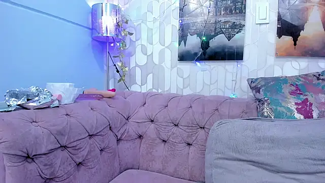 Snapshot of maddystyles chatting on 12/20/24, 12:05 maddystyles online show from 12/20/24, 12:05
