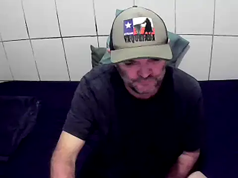 Snapshot of pierdona chatting on 12/17/24, 08:43 pierdona online show from 12/17/24, 08:43