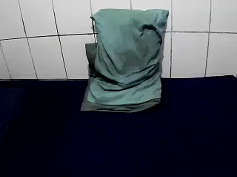 Snapshot of pierdona chatting on 01/09/25, 08:44 pierdona online show from 01/09/25, 08:44