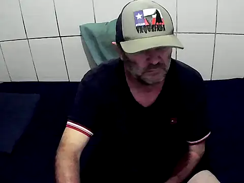 Snapshot of pierdona chatting on 01/14/25, 08:48 pierdona online show from 01/14/25, 08:48