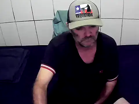 Snapshot of pierdona chatting on 01/21/25, 08:21 pierdona online show from 01/21/25, 08:21