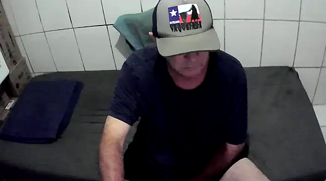 Snapshot of pierdona chatting on 02/15/25, 10:52 pierdona online show from 02/15/25, 10:52