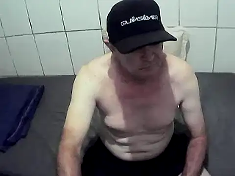 Snapshot of pierdona chatting on 03/05/25, 10:54 pierdona online show from 03/05/25, 10:54