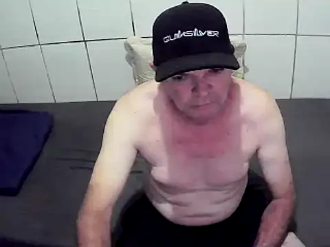 Snapshot of pierdona chatting on 03/19/25, 08:11 pierdona online show from 03/19/25, 08:11