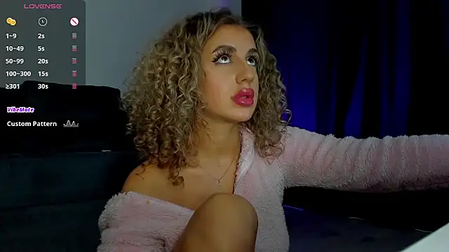 Snapshot of CurlyAnt0 chatting on 02/05/25, 03:45 CurlyAnt0 online show from 02/05/25, 03:45