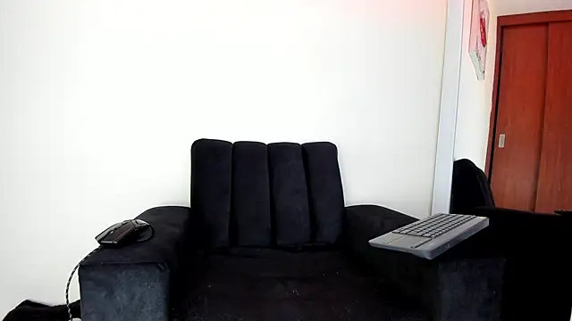 Snapshot of its__angelica_ chatting on 12/23/24, 06:16 its angelica online show from 12/23/24, 06:16