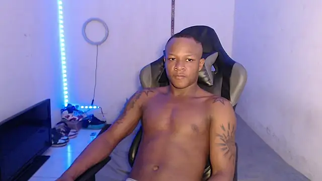 Snapshot of Alid_17 chatting on 01/13/25, 05:55 Alid 17 online show from 01/13/25, 05:55