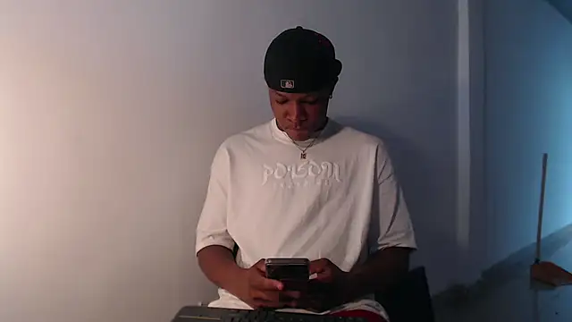 Snapshot of Alid_17 chatting on 03/12/25, 08:52 Alid 17 online show from 03/12/25, 08:52