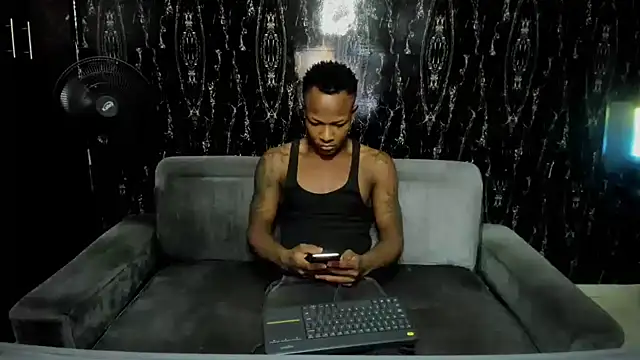 Snapshot of Alid_17 chatting on 10/18/25, 06:48 Alid 17 online show from 10/18/25, 06:48