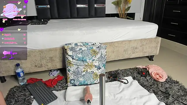 Snapshot of kinky_polar chatting on 01/22/25, 04:44 kinky polar online show from 01/22/25, 04:44