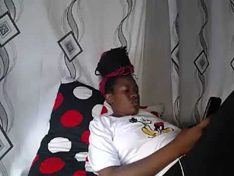 Snapshot of SexyRed18 chatting on 01/09/25, 06:59 SexyRed18 online show from 01/09/25, 06:59