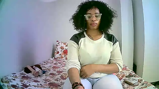 Snapshot of Down_to_earth_girl chatting on 12/17/24, 02:11 Down to earth girl online show from 12/17/24, 02:11