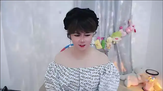 Snapshot of Fan_ting chatting on 10/13/25, 10:48 Fan ting online show from 10/13/25, 10:48