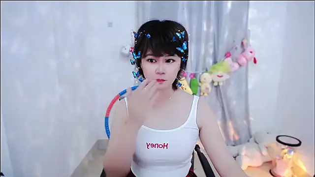 Snapshot of Fan_ting chatting on 10/13/25, 11:27 Fan ting online show from 10/13/25, 11:27