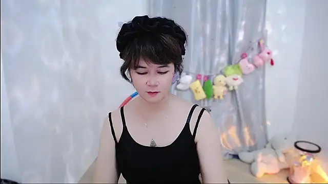 Snapshot of Fan_ting chatting on 10/17/25, 05:04 Fan ting online show from 10/17/25, 05:04