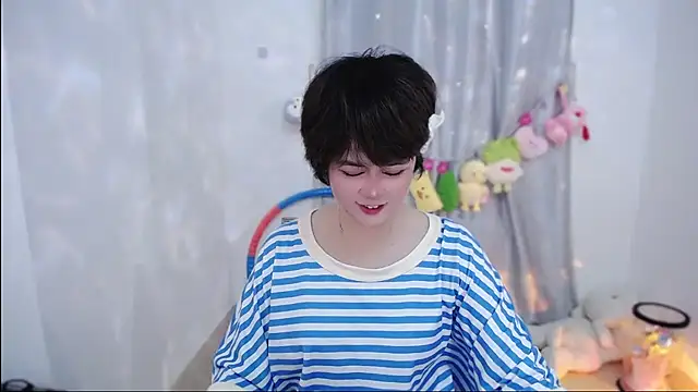 Snapshot of Fan_ting chatting on 10/19/25, 02:01 Fan ting online show from 10/19/25, 02:01