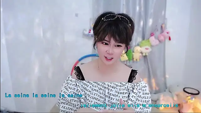 Snapshot of Fan_ting chatting on 10/21/25, 02:40 Fan ting online show from 10/21/25, 02:40