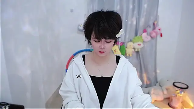 Snapshot of Fan_ting chatting on 10/23/25, 02:33 Fan ting online show from 10/23/25, 02:33