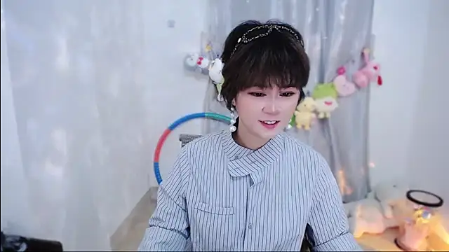 Snapshot of Fan_ting chatting on 10/25/25, 02:52 Fan ting online show from 10/25/25, 02:52