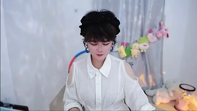 Snapshot of Fan_ting chatting on 10/26/25, 03:01 Fan ting online show from 10/26/25, 03:01