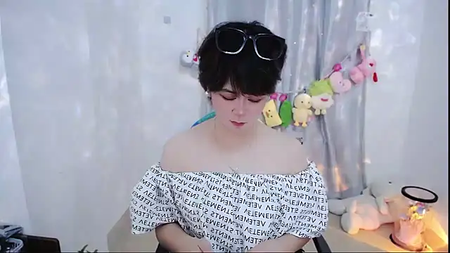 Snapshot of Fan_ting chatting on 11/06/25, 02:23 Fan ting online show from 11/06/25, 02:23