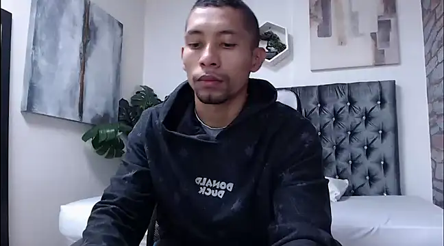 Snapshot of richar_voller chatting on 01/03/25, 11:35 richar voller online show from 01/03/25, 11:35
