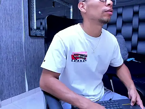 richar voller online show from 10/10/25, 11:42