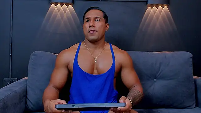 Snapshot of CallumMuscle chatting on 01/20/25, 10:15 CallumMuscle online show from 01/20/25, 10:15