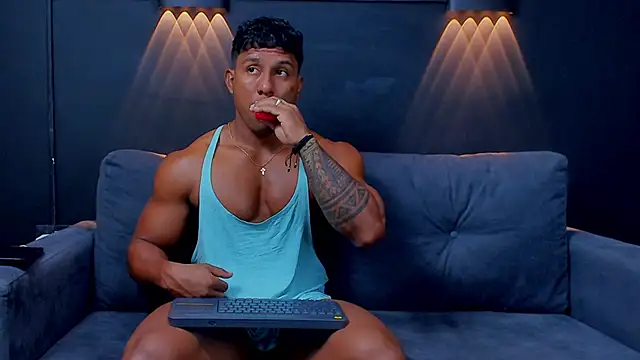 Snapshot of CallumMuscle chatting on 02/10/25, 04:30 CallumMuscle online show from 02/10/25, 04:30