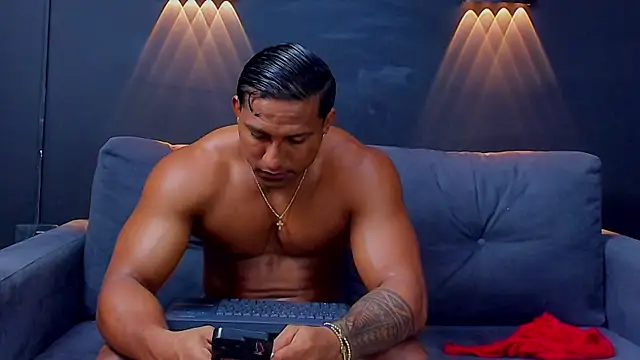 Snapshot of CallumMuscle chatting on 02/25/25, 12:45 CallumMuscle online show from 02/25/25, 12:45