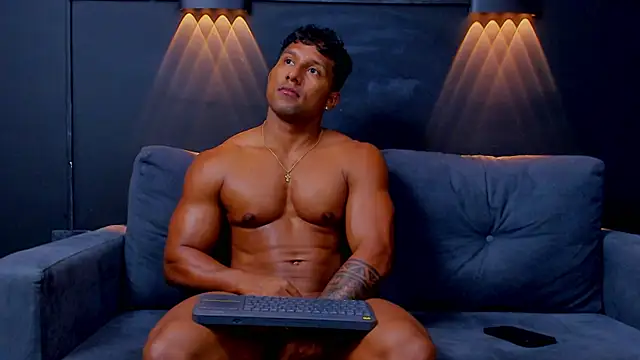 Snapshot of CallumMuscle chatting on 03/05/25, 09:38 CallumMuscle online show from 03/05/25, 09:38